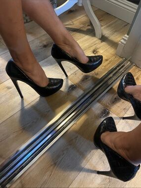 Prada, size 39 EU, 8.5 US, Black Croc-Embossed Stiletto Pumps, EUC